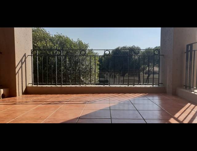 2 BEDROOM APARTMENT TO LET IN LONEHILL